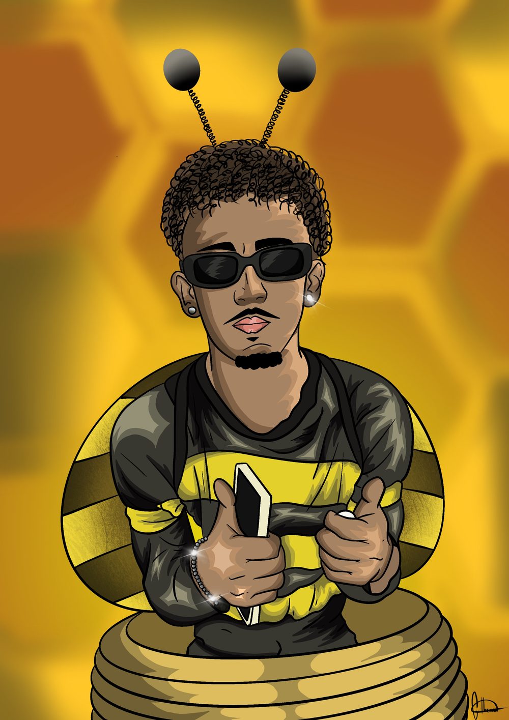 Rapaz de óculos escuros com roupa listrada de abelha sobre fundo amarelo