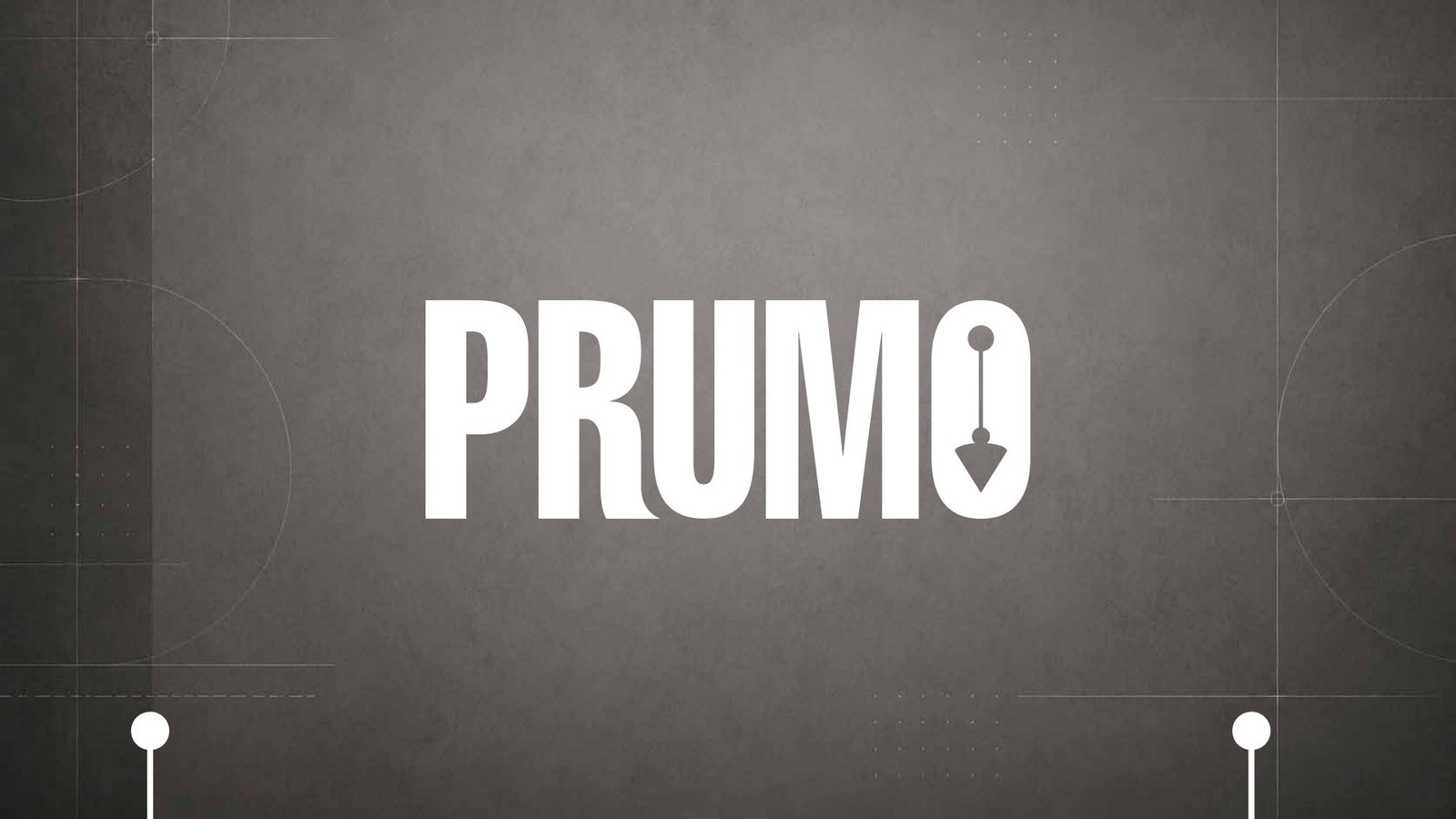 Logotipo da Prumo em branco sobre concreto cinza